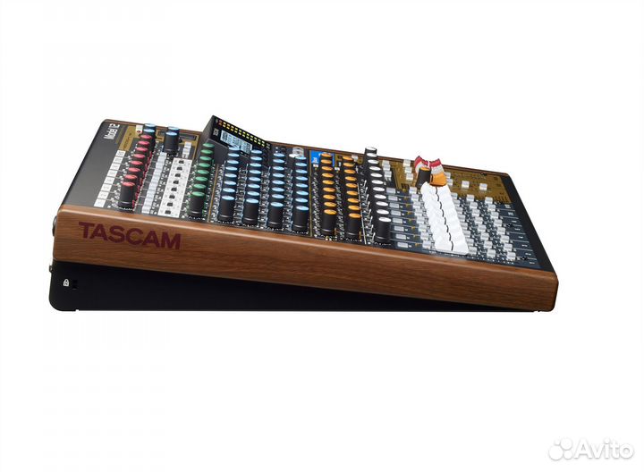 Цифровой микшер Tascam Model 12