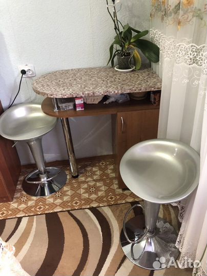 Барный стол и стулья бу