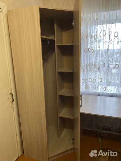 Угловой шкаф и письменный стол