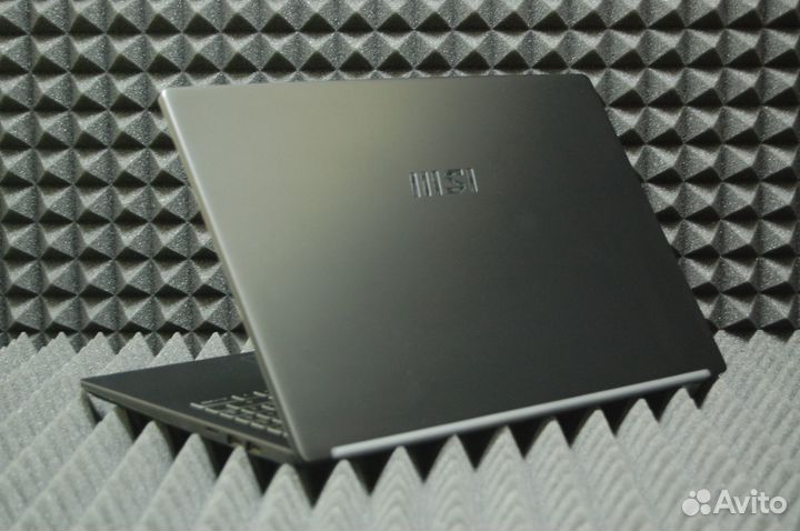 Ноутбук MSI Modern 15 B12M-211RU