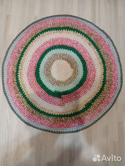 Коврик вязаный круглый