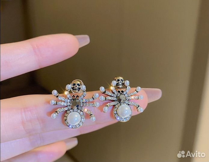 Серьги Alexander McQueen Stayl