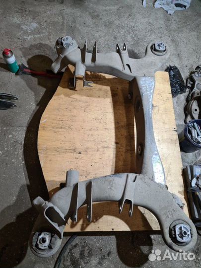 Балка подвески задняя Mercedes-Benz S-Klass седан