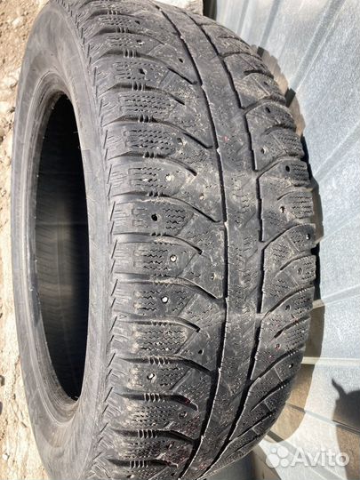 Bridgestone Ice Cruiser 7000 215/60 R17 100T