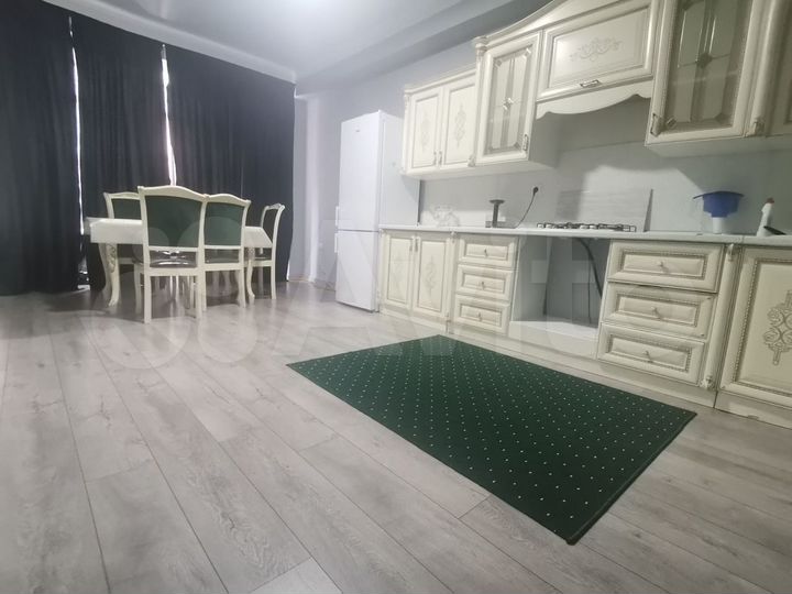 2-к. квартира, 77 м², 5/9 эт.