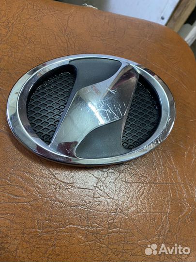 Эмблема Toyota Vitz SP90