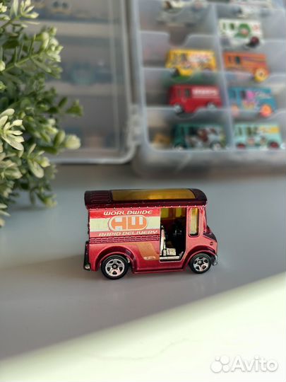 Машинка Hot wheels Bread Box