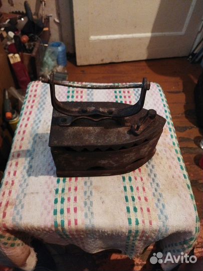 Утюг старинный угольный