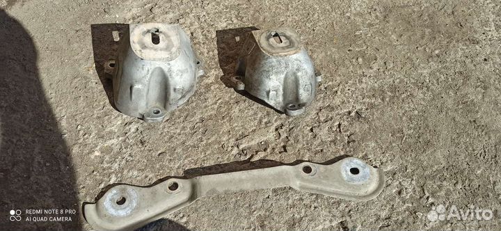 Кронштейн рулевой рейки и опор подушек двигателя