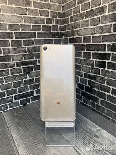 Смартфон Xiaomi Mi 5