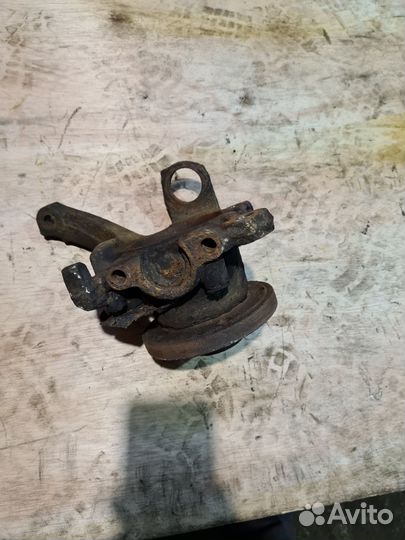 Поворотный кулак левый VW Transporter T4