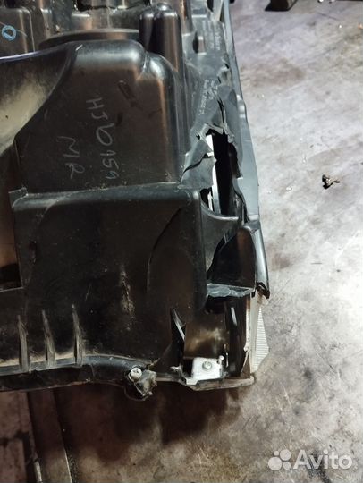 Левая фара тоета Хайлюкс