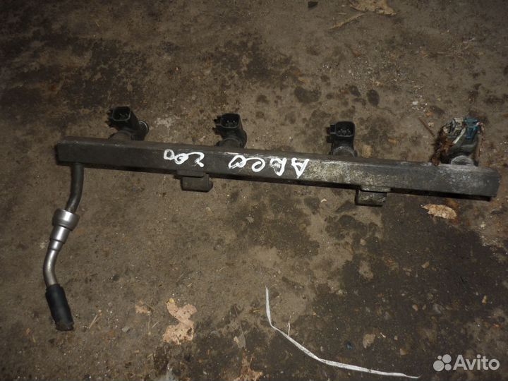 Топливная рампа с форсунками Шевроле авео т250 1.4