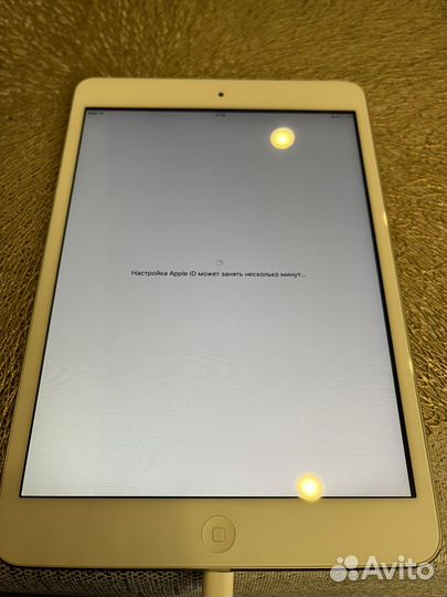 Планшет Apple iPad mini 16Gb Wi-Fi White