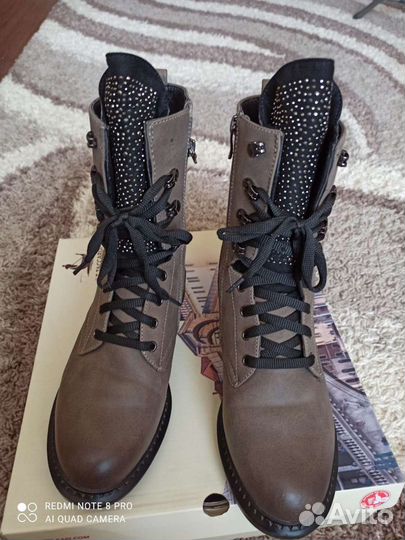 Женские ботинки