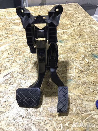 Педаль газа,тормоза Skoda Octavia A7