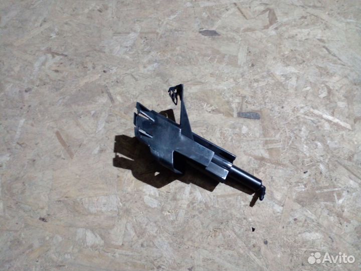 Форсунка омывателя левая Nissan Qashqai J10