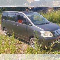 Toyota Noah 2.0 AT, 2002, 300 000 км, с пробегом, цена 850 000 руб.