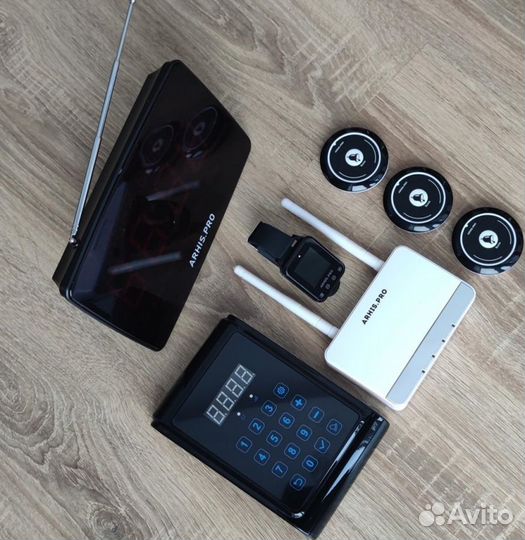 Кнопка вызова официанта, пейджер-часы, табло, пуль