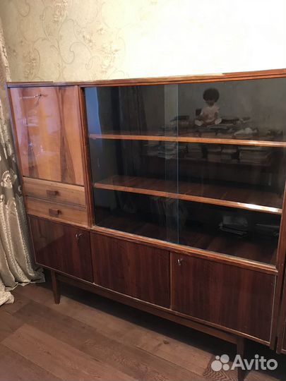 Продаю Мебель б/у Чехословакия и 2 швейные машинки