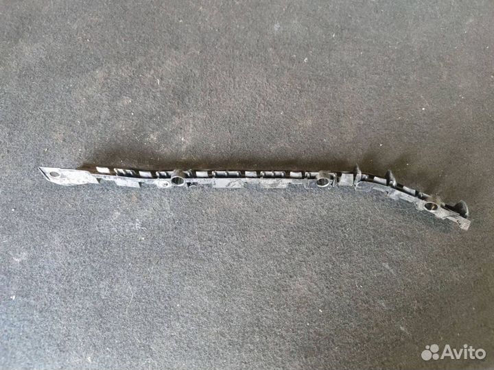 Крепление переднего бампера правое Mercedes-Benz