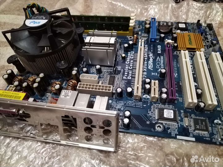 Материнская плата с процессором и памятью