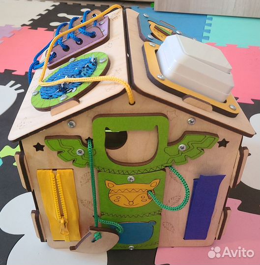 Бизиборд домик