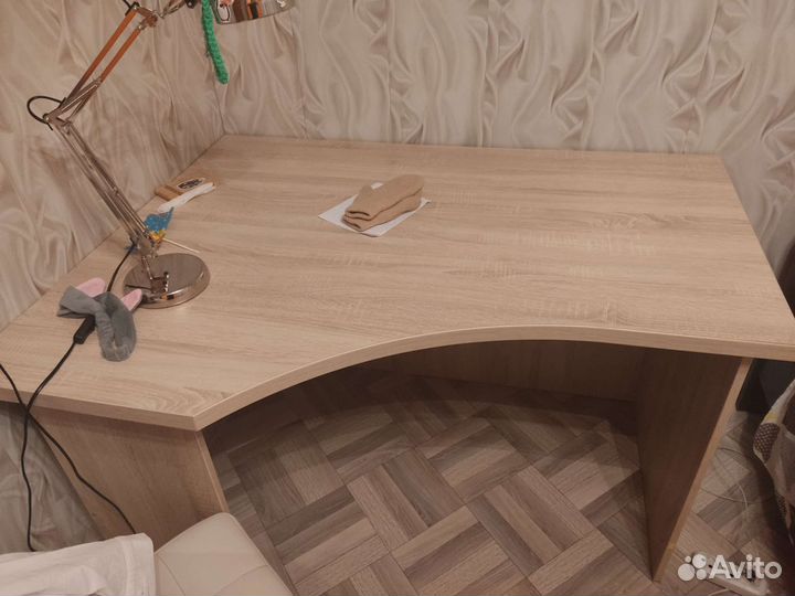 Угловой письменный стол