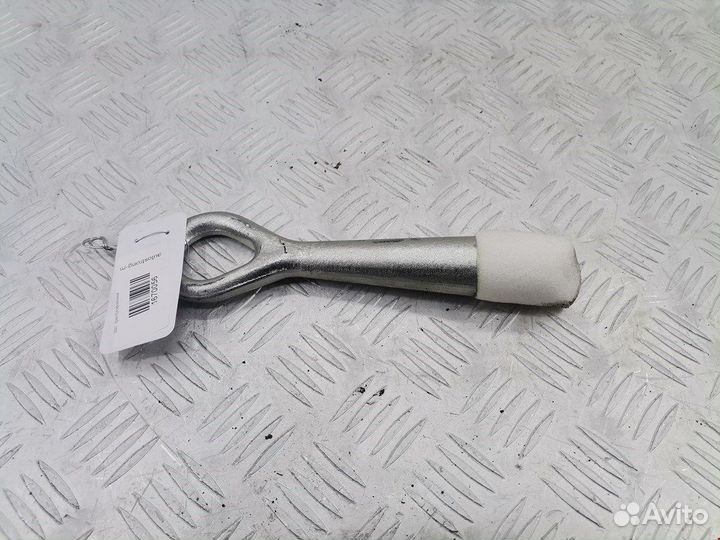 Крюк буксировочный для Mitsubishi Outlander 2