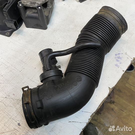 Патрубок воздушного фильтра Skoda Octavia A4