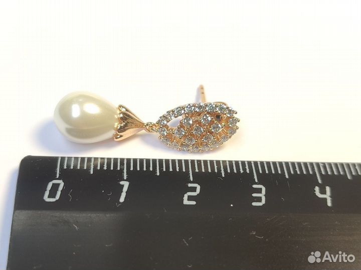 Комплект из подвески и сережек с жемчугом