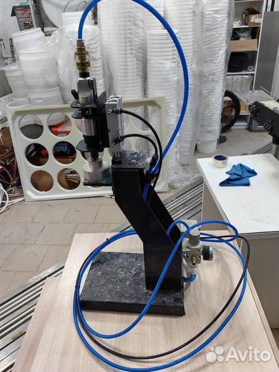 Этикеровочная машина, Укупорочная машина