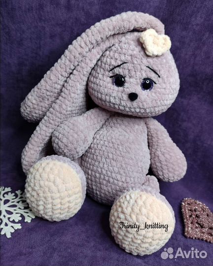 Плюшевый зайчик вязаный