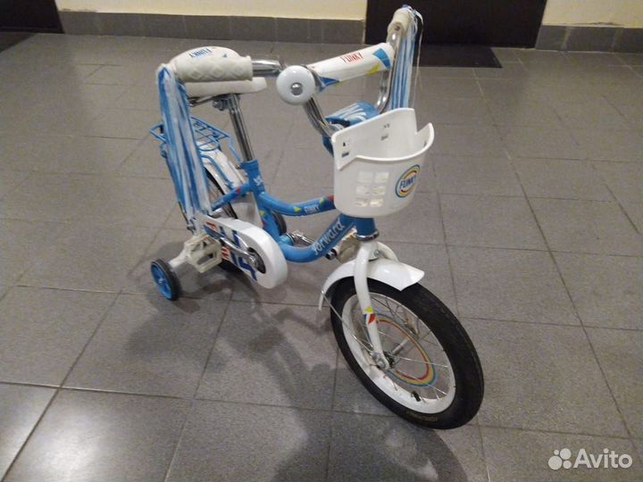 Детский велосипед с ручкой