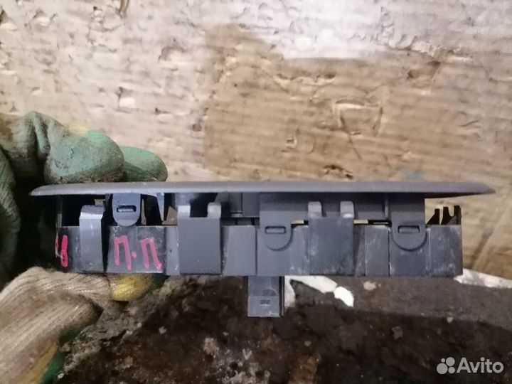 Блок управления стеклоподьемниками Peugeot 308 1.6