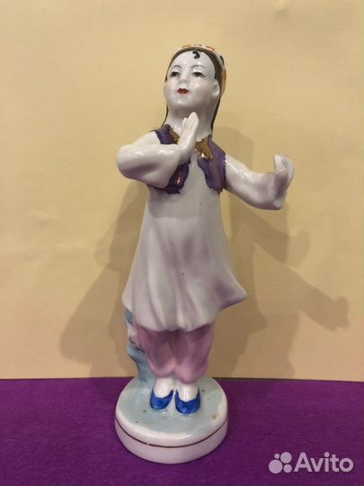 Фарфоровые статуэтки