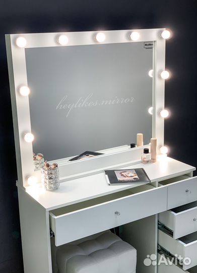Туалетный столик с подсветкой