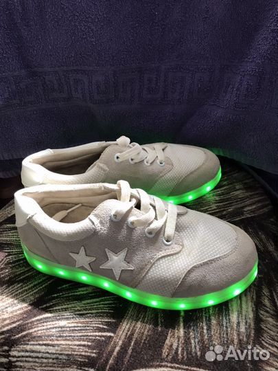 Светящиеся кроссовки