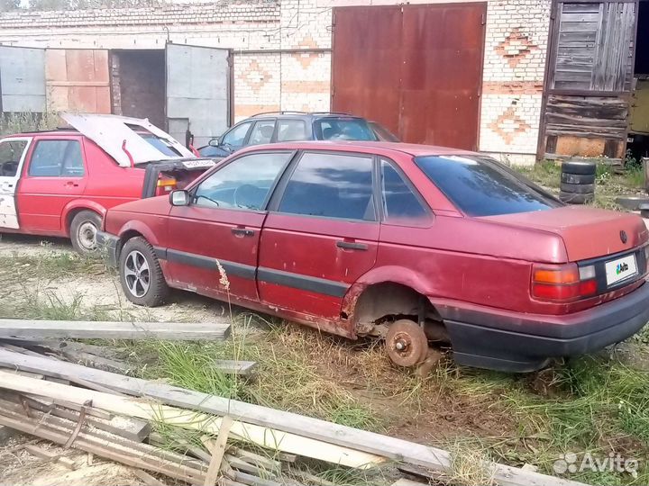 Volkswagen Passat 1.8 МТ, 1991, битый, 300 000 км