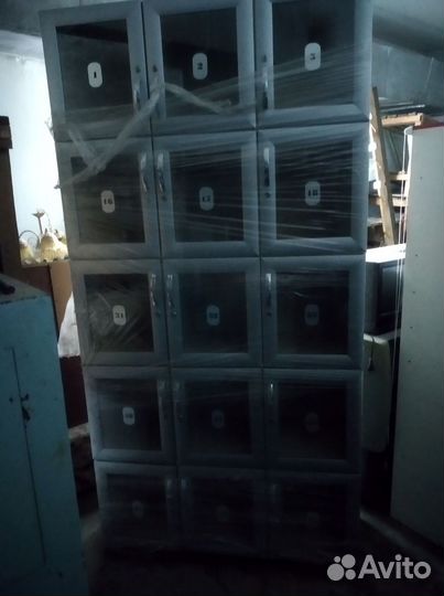 Шкаф деревянный для сумок