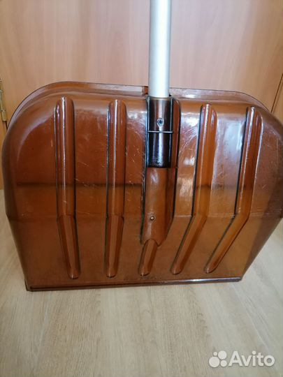 Лопата для уборки снега