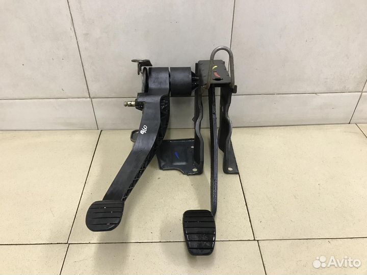 Блок педалей Duster 2012