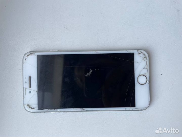 Телефон iPhone 8