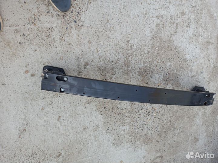 Усилитель заднего бампера Тойота Рав 4 40