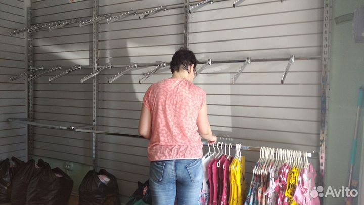 Пристенная стойка для одежды