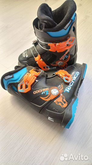 Продам новые детские горнолыжные ботинки Technica