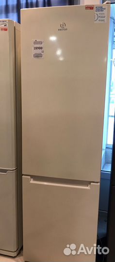 Холодильник Indesit DS4200E