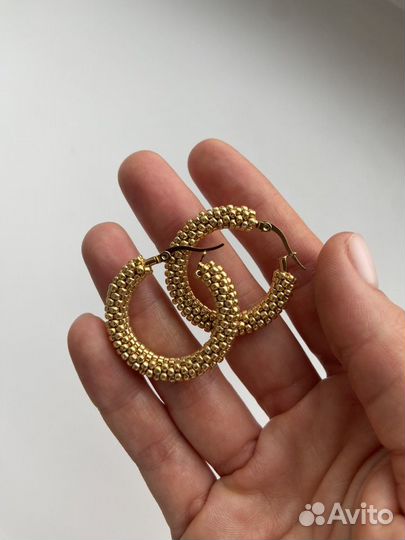Золотые серьги кольца из японского бисера