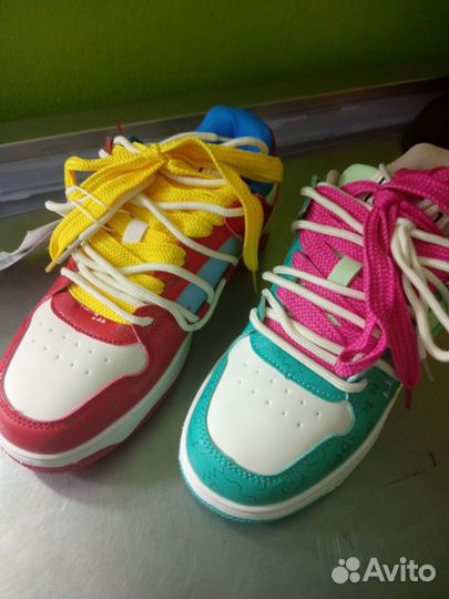 Кроссовки женские