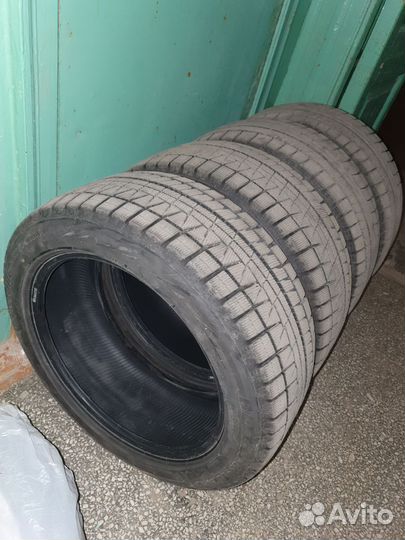 Bridgestone Blizzak Revo GZ 225/50 R17